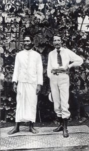 Robert Louis Stevenson en zijn vriend Tuimale Aliifono door English Photographer